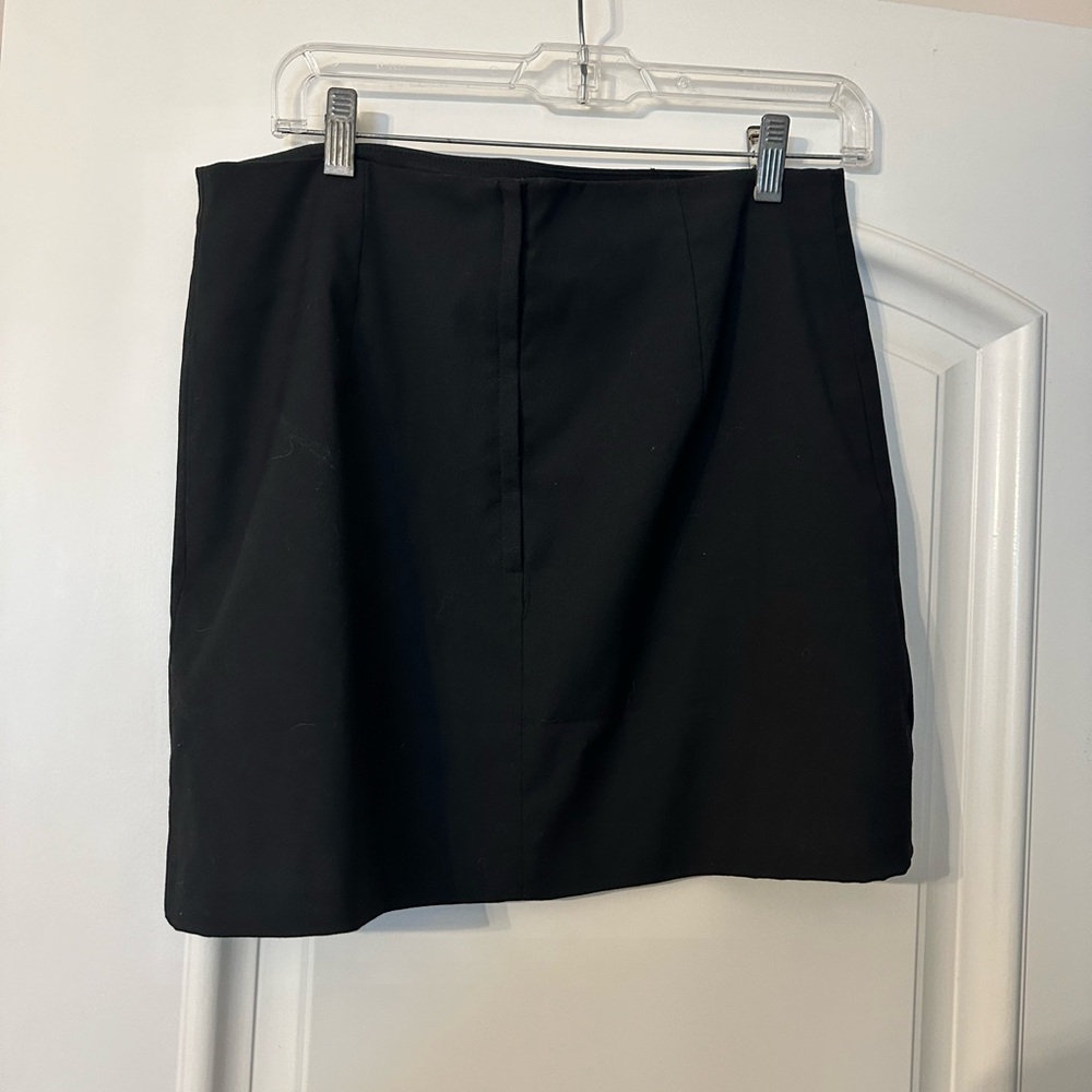 Classic Black Women's Skirt - Picture 3 of 3